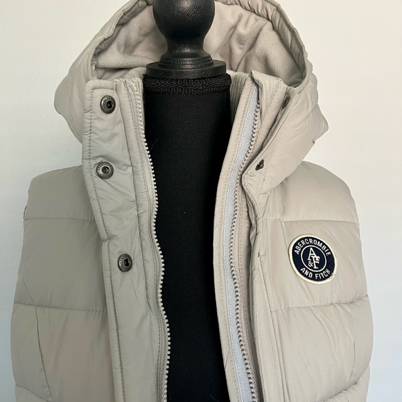 Abercrombie & Fitch Women’s Gray Hooded Puffer Vest - Picture 5 of 7